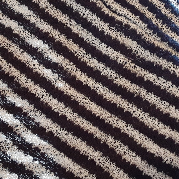 Black and white striped sweater top-Size XL - Picture 4 of 7